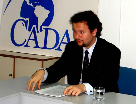 Gustavo Perego durante su exposición en la sede de CADAL
