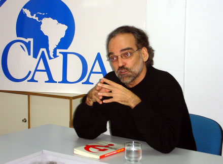Fernando Iglesias durante su exposición en la sede de CADAL