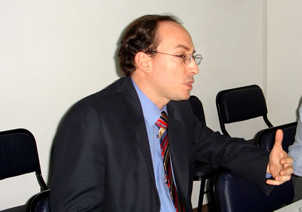 Federico Gajardo Vergara durante su exposición en la sede de CADAL