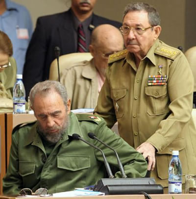 http://www.cadal.org/fotos/Dictadores_Fidel_Raul_Castro_400x406.jpg