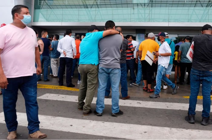 Cuban migrants at the airport in Managua, Nicaragua. La Prensa via Diariodecuba.com