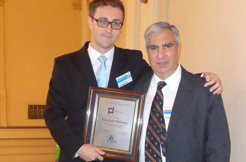 Un diplomático checo gana el Premio a la Diplomacia Comprometida en Cuba 2013-2014