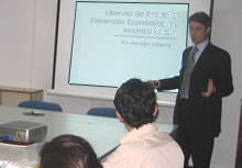 Hernán Alberro durante su exposición en la sede de CADAL