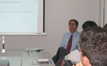 Ricardo Manuel Rojas durante su presentación en la sede de CADAL