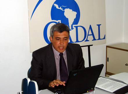 Claudio Paolillo durante una conferencia en la sede de CADAL en febrero de 2007 