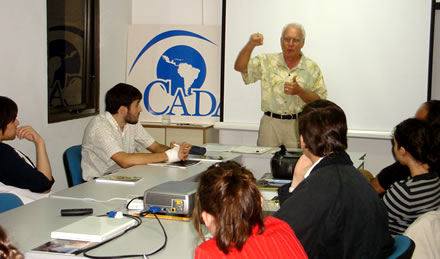 Ken Schoolland, durante la conferencia en la sede de CADAL