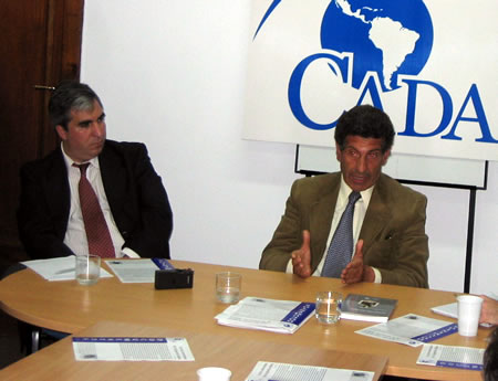 Carlos ''Chacho'' Alvarez en la sede de CADAL