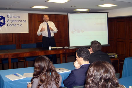 Raúl Ferro durante su exposición