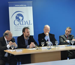 Daniel Sabsay comentó el libro «Desafíos para el Fortalecimiento Democrático en la Argentina»