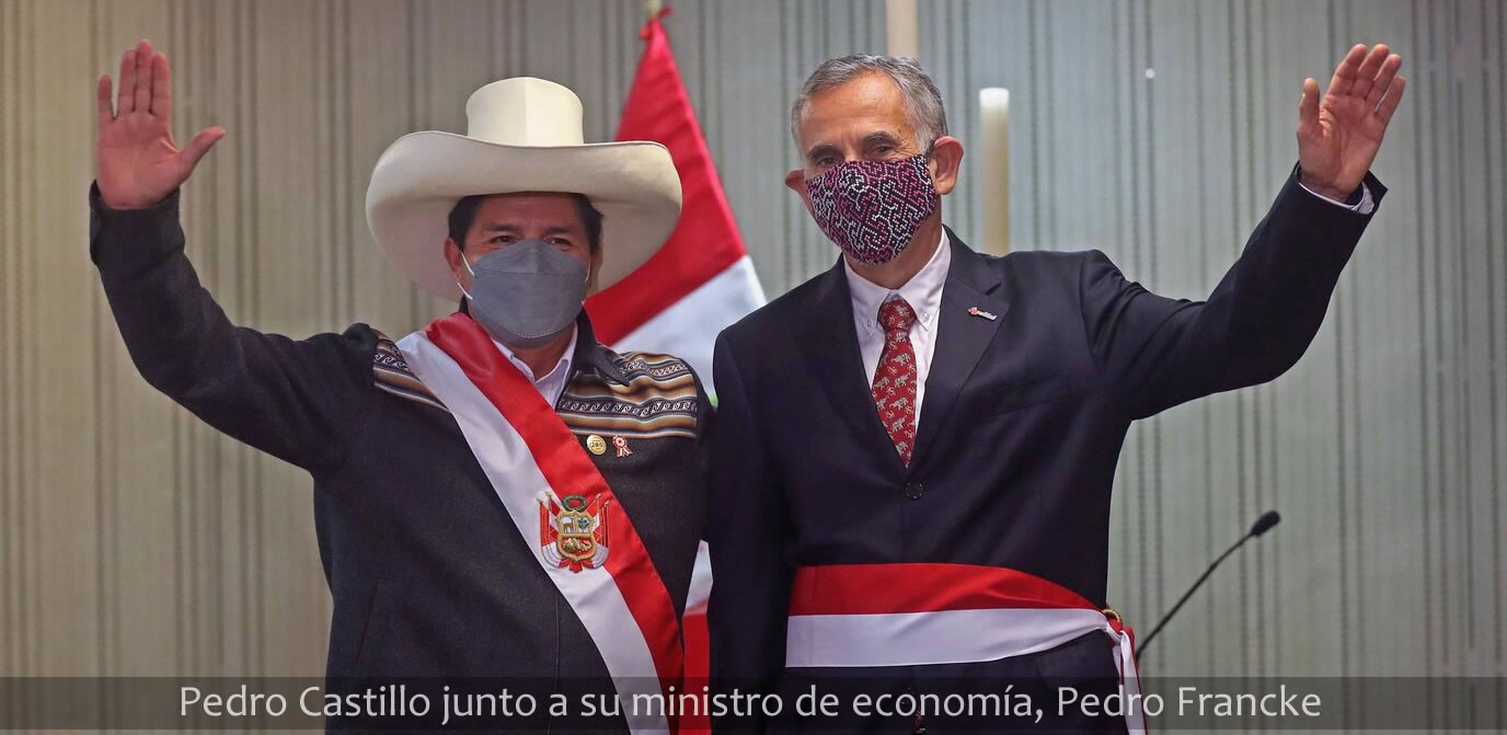 Pedro Castillo junto a su ministro de economía, Pedro Francke. Foto EFE