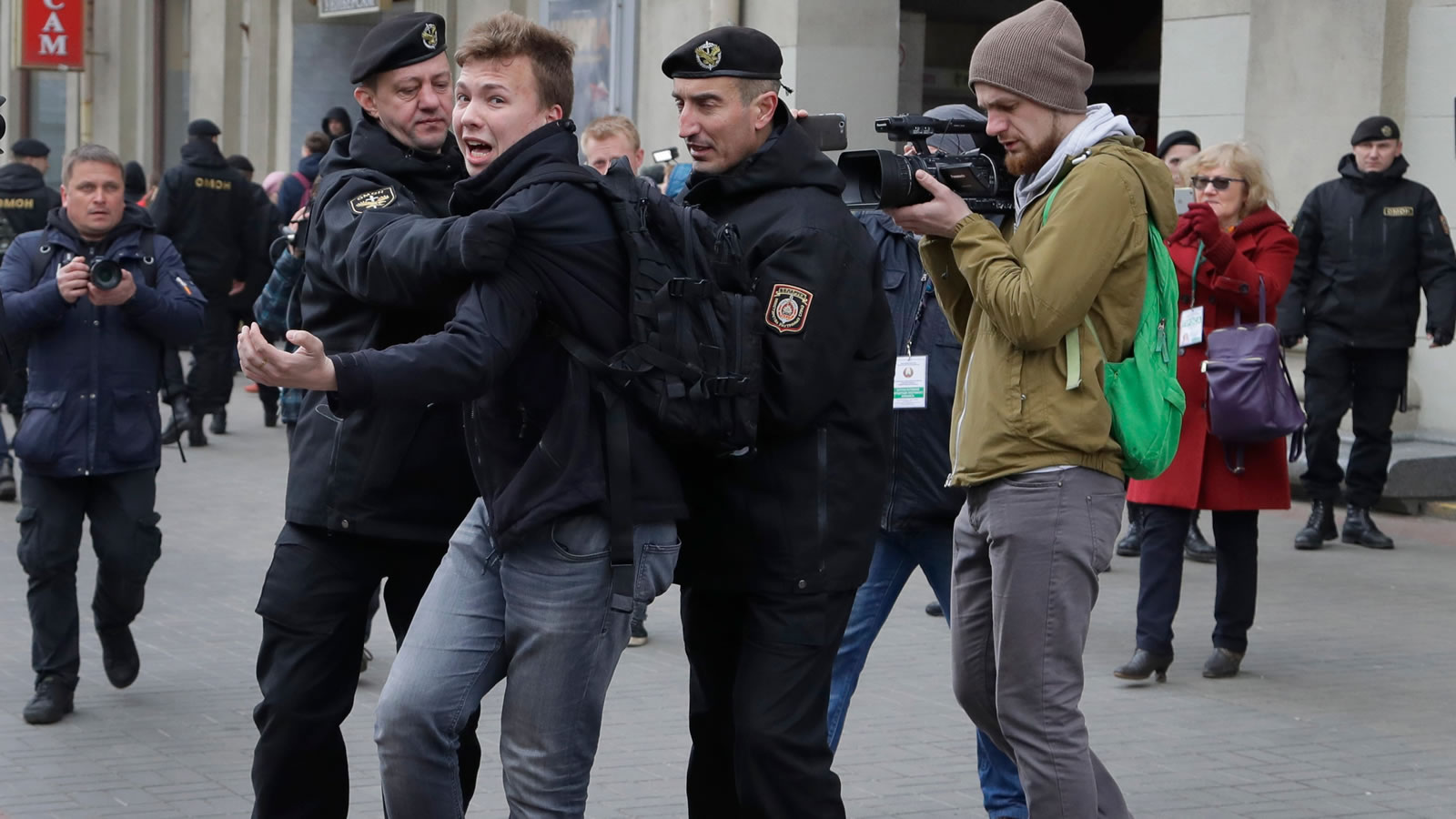 Roman Protasevich detenido por la policía de Bielorrusia en 2017