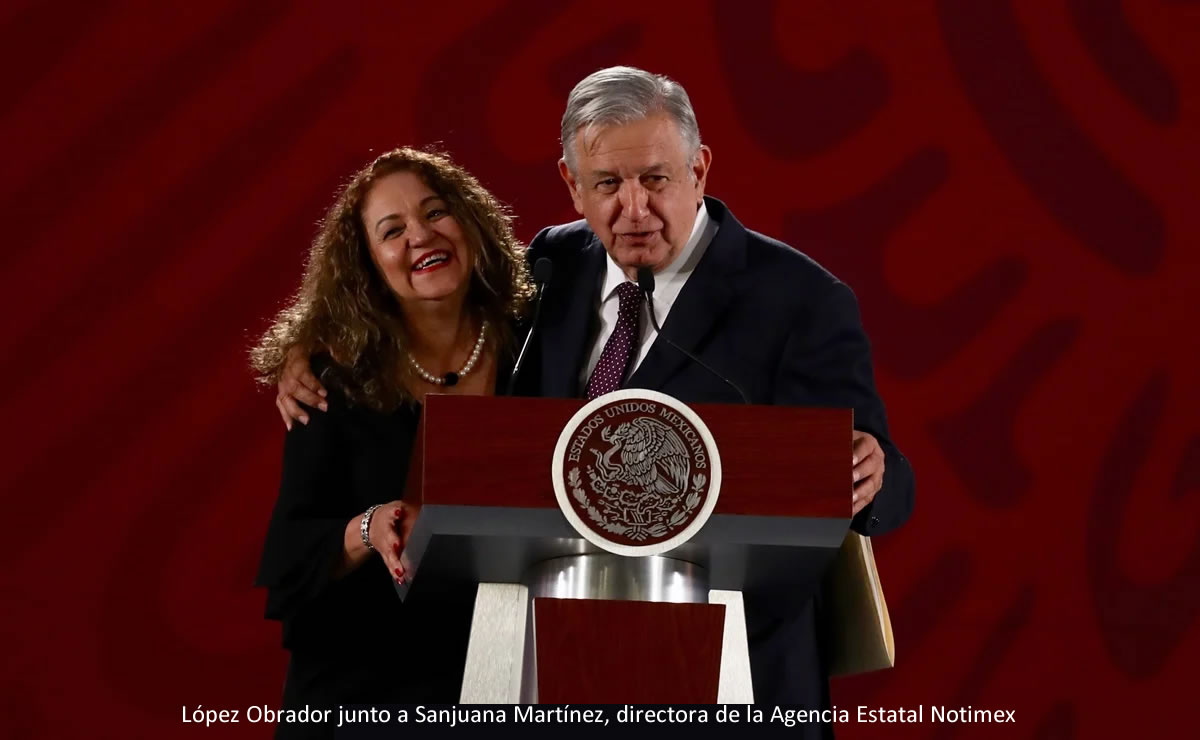 López Obrador junto a Sanjuana Martínez, directora de la Agencia Estatal Notimex