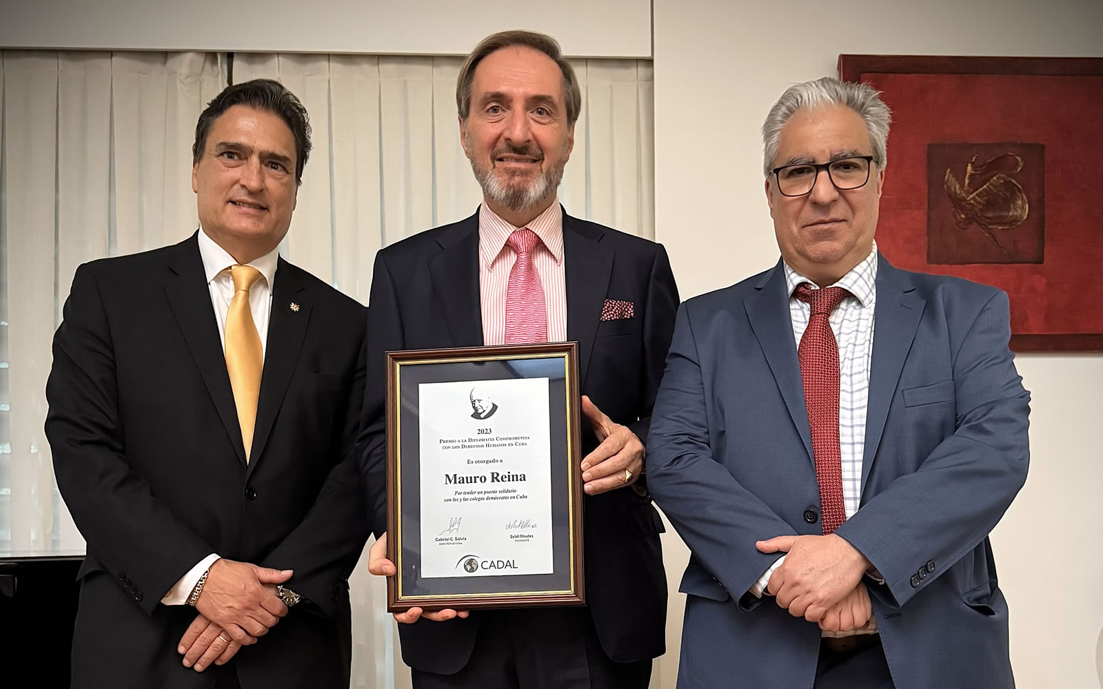 Diplomático suizo recibió en Madrid la plaqueta del premio por su labor en Cuba