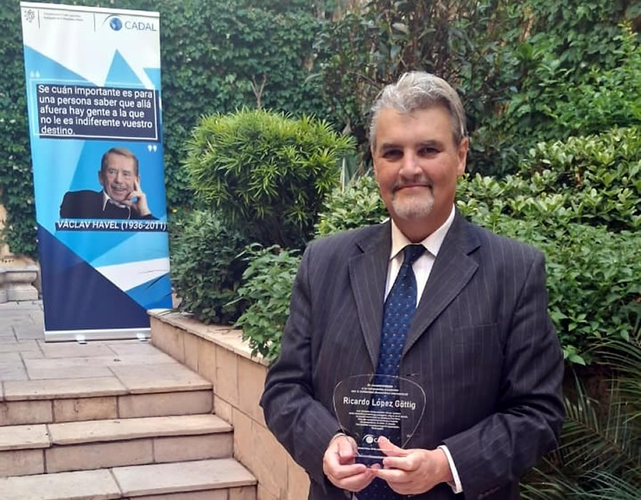 Distinción a Ricardo López Göttig