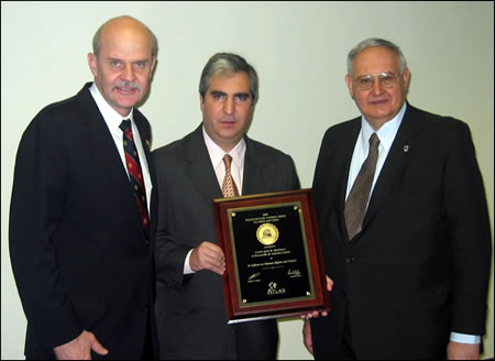 Gabriel Salvia junto a Alejandro Chafuen y Leonard Liggio