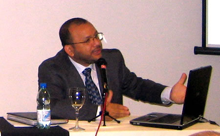 Andrés Cañizález exponiendo en un Seminario organizado por CADAL en Montevideo.