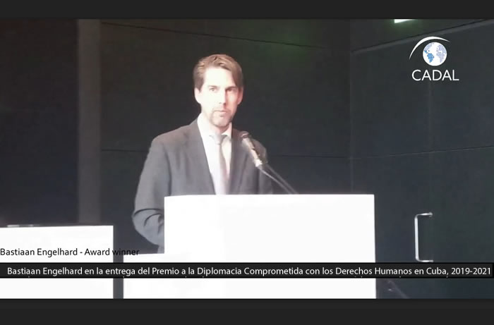 Bastiaan Engelhard en la entrega del Premio a la Diplomacia Comprometida con los Derechos Humanos en Cuba, 2019-2021