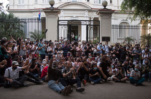 Cuba, en tránsito desde el pluralismo social a la democracia