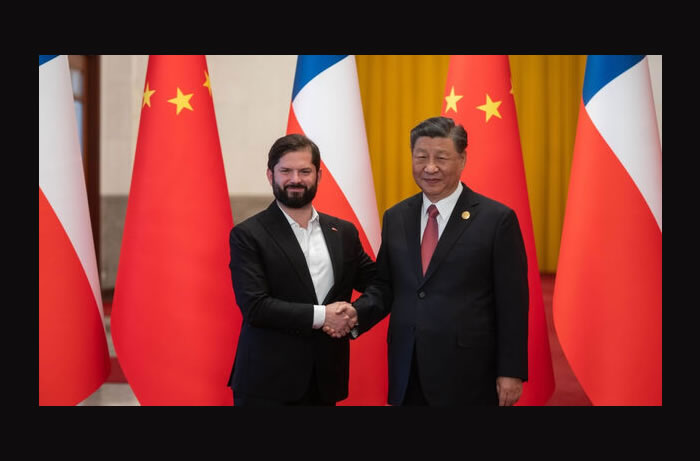 Boric reniega de sus críticas al régimen chino en su viaje a Pekín