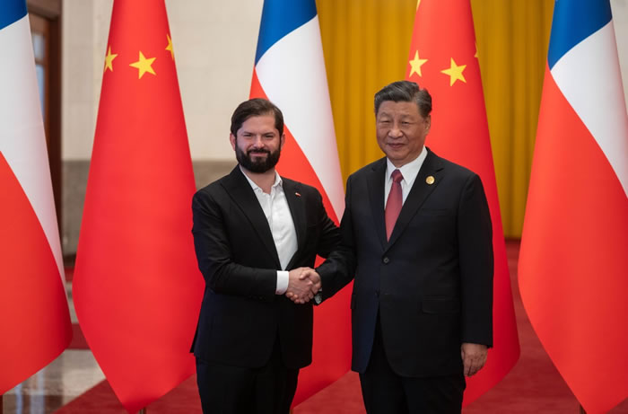 Boric y el espejismo de su crítica a China