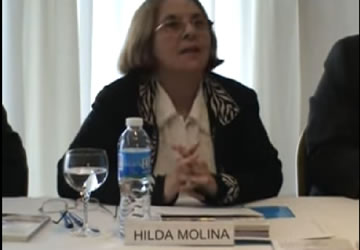 Hilda Molina presentando el libro ''Antes que amanezca y otros relatos'' del periodista independiente cubano Jorge Olivera Castillo