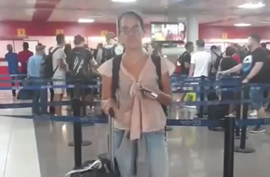Luz Escobar en el aeropuerto de la Habana