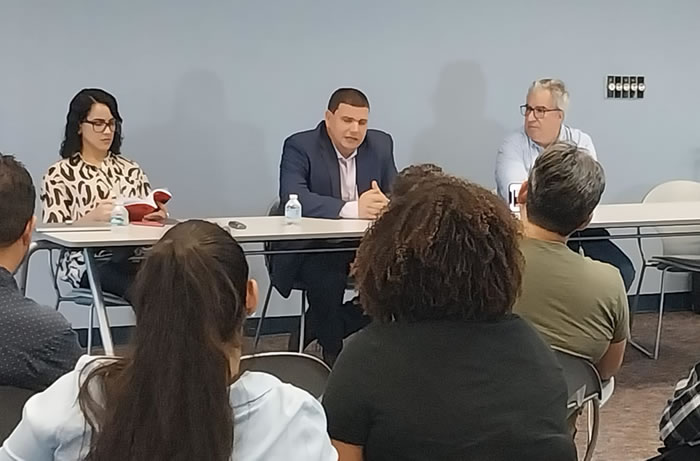 Presentación de libro en la Westchester Regional Library