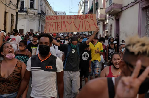 Organizaciones y medios independientes llaman al Gobierno de Cuba a respetar el derecho de manifestación y libertad de expresión y a detener la violencia contra manifestantes