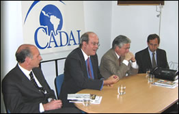 Gabriel Llano (Diputado Nacional), Orlando Gutiérrez, Federico Pinedo (Diputado Nacional), Guillermo Cantini (Diputado Nacional) durante la reunión organizada en la sede de CADAL, Buenos Aires