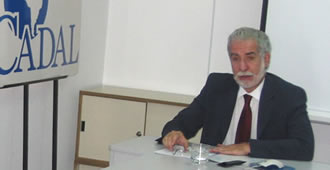 Pepe Eliaschev en la sede de CADAL