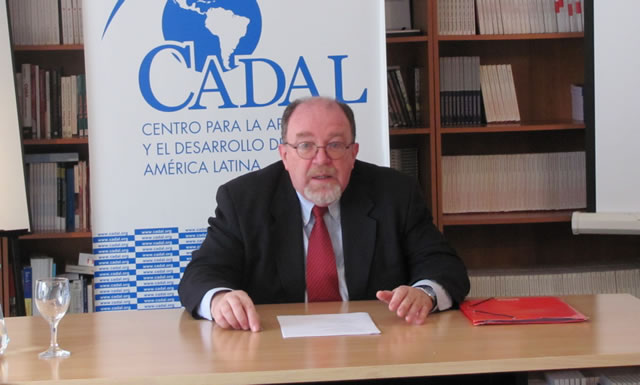 Tomas Linn en una de sus presentaciones en CADAL