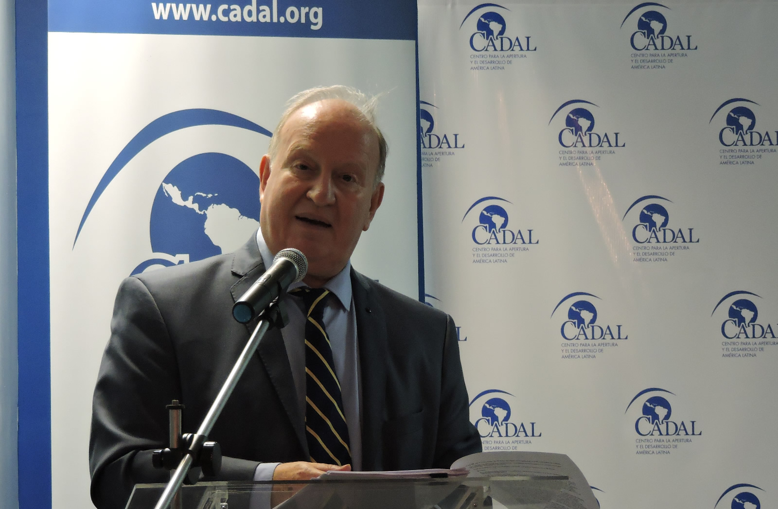 Daniel Sabsay en la sede de CADAL - Aniversario de la Primavera Negra de Cuba 
